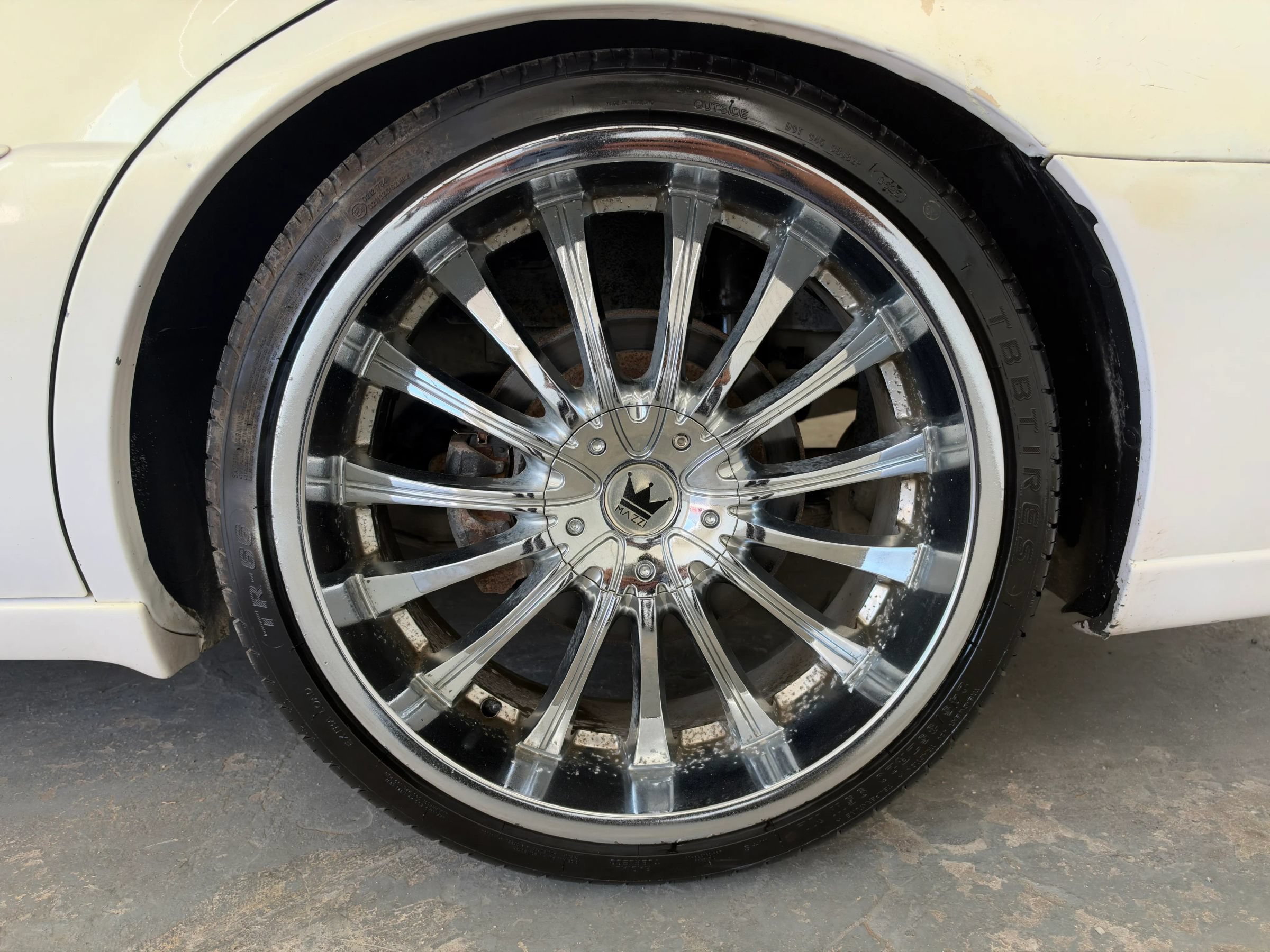 Used 2004 Cadillac De Ville DTS w/ Equipment Group FWD image 14