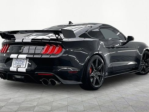 Used 2022 Ford Mustang Shelby GT500 w/ Carbon Fiber Track Pack RWD image 2