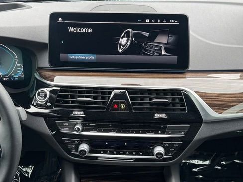 Certified 2023 BMW 530e xDrive w/ Premium Package AWD/4WD image 25