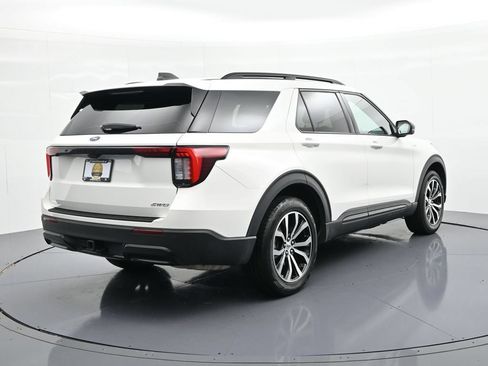 Used 2025 Ford Explorer ST-Line AWD/4WD image 6