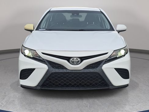 Used 2019 Toyota Camry SE FWD image 2