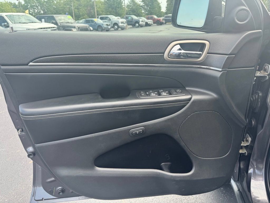 Used 2015 Jeep Grand Cherokee Limited AWD/4WD image 2