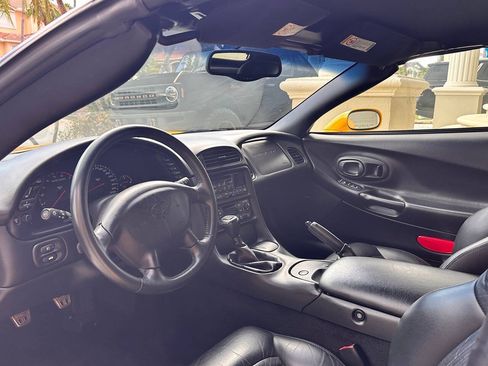 Used 2004 Chevrolet Corvette Convertible w/ Preferred Equipment Group RWD image 15