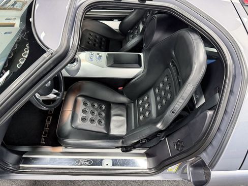 Used 2006 Ford GT RWD image 16