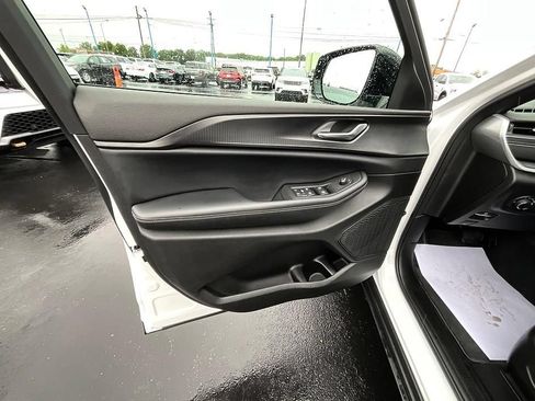 Used 2025 Jeep Grand Cherokee Altitude AWD/4WD image 14