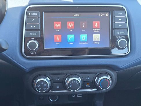 Used 2025 Nissan Versa SV image 3