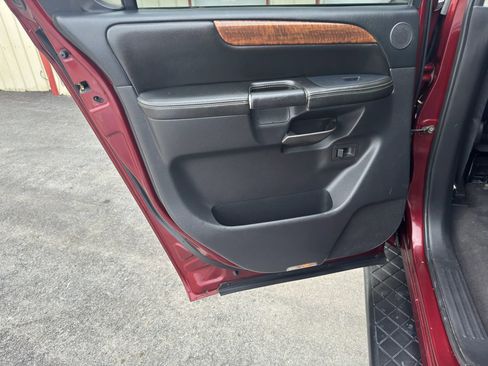 Used 2011 Nissan Armada SL RWD image 6