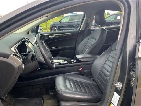 Used 2016 Ford Fusion SE w/ Equipment Group 202A FWD image 9