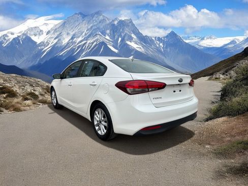 Used 2017 Kia Forte LX w/ LX Popular Package image 3