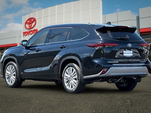 Certified 2026 Toyota Highlander Platinum AWD/4WD image 5