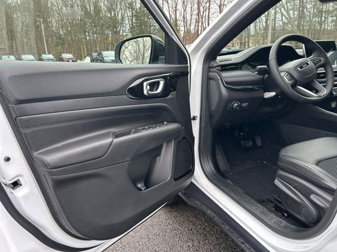 New 2026 Jeep Compass Latitude image 15