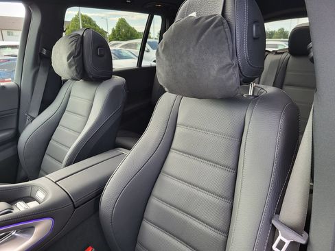Used 2025 Mercedes-Benz GLS 450 4MATIC image 18