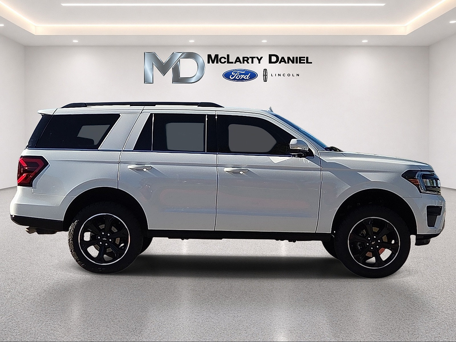 Used 2023 Ford Expedition Limited AWD/4WD image 6