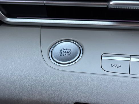 Used 2024 Hyundai Elantra Limited FWD image 30