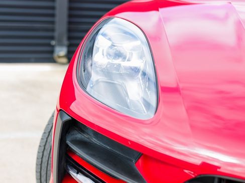 Certified 2021 Porsche Macan image 13