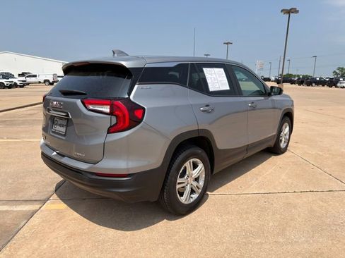 Used 2024 GMC Terrain SLE AWD/4WD image 18