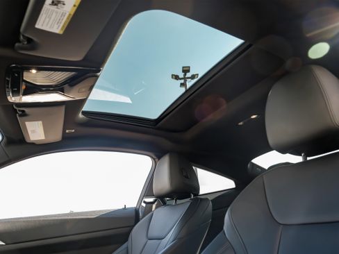 Used 2021 BMW 430i Coupe w/ M Sport Package image 4