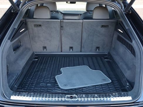 Used 2019 Audi Q8 Prestige image 11