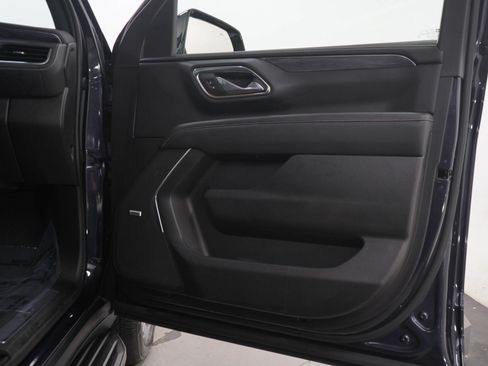 Used 2023 GMC Yukon XL SLT w/ SLT Premium Package AWD/4WD image 9