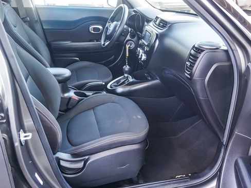 Used 2019 Kia Soul FWD image 13