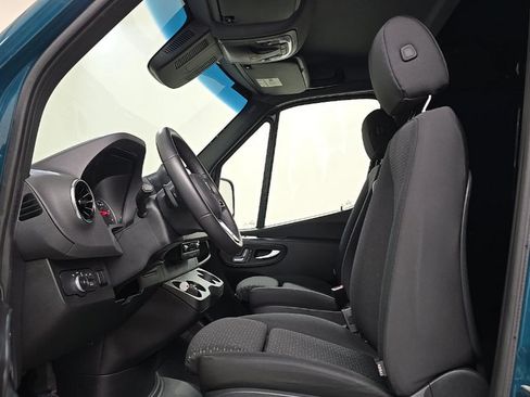 Used 2024 Mercedes-Benz Sprinter 2500 image 7