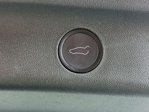 Used 2022 Tesla Model Y Performance image 28