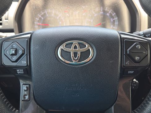 Used 2018 Toyota 4Runner TRD Off-Road Premium AWD/4WD image 29