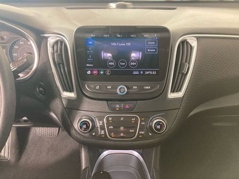 Used 2020 Chevrolet Malibu LT image 2