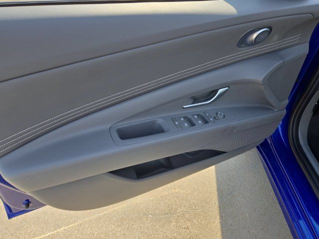 Used 2025 Hyundai Elantra Sport FWD image 20
