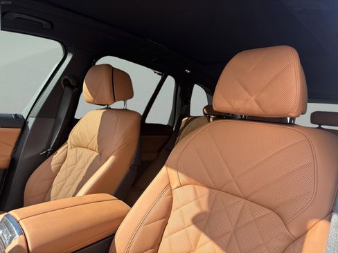 Used 2026 BMW X5 xDrive40i w/ Climate Comfort Package image 9