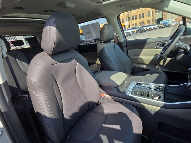 New 2027 Kia Carnival SX FWD image 15