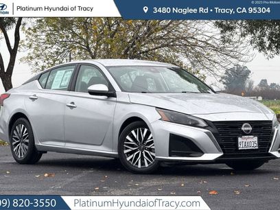 Used 2023 Nissan Altima 2.5 SV