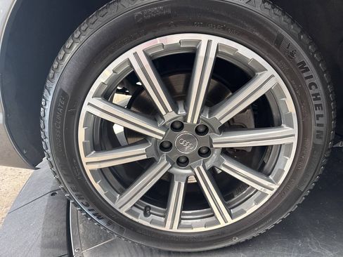 Used 2017 Audi Q7 3.0T Premium Plus w/ Premium Plus Package AWD/4WD image 31