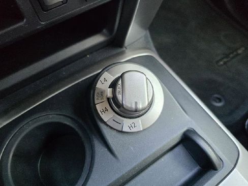 Used 2016 Toyota 4Runner SR5 AWD/4WD image 36