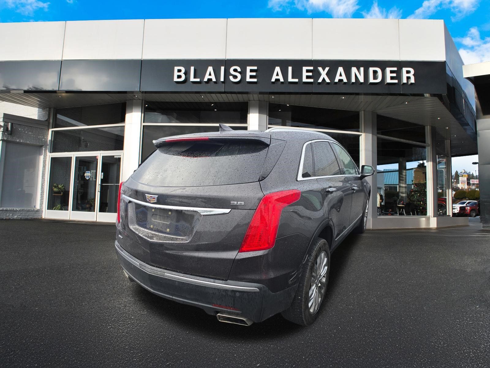 Used 2018 Cadillac XT5 Premium Luxury w/ Driver Assist Package AWD/4WD image 2