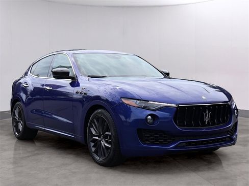 Used 2024 Maserati Levante GT Ultima image 3
