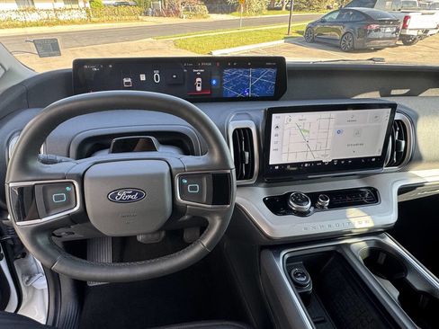 Used 2025 Ford Expedition Active AWD/4WD image 58