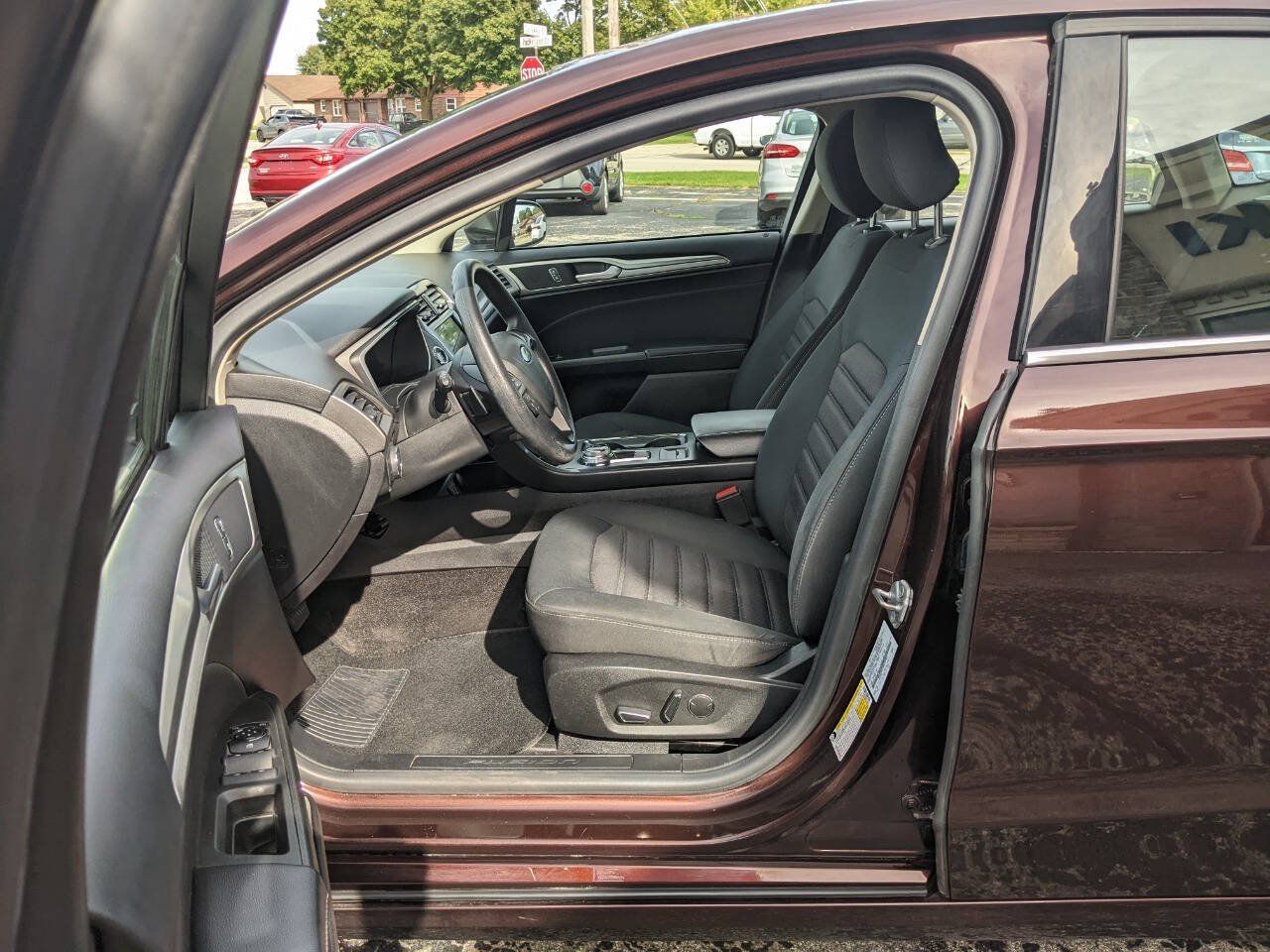 Used 2019 Ford Fusion SE FWD image 10