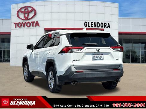 Used 2022 Toyota RAV4 XLE w/ Convenience Package FWD image 9