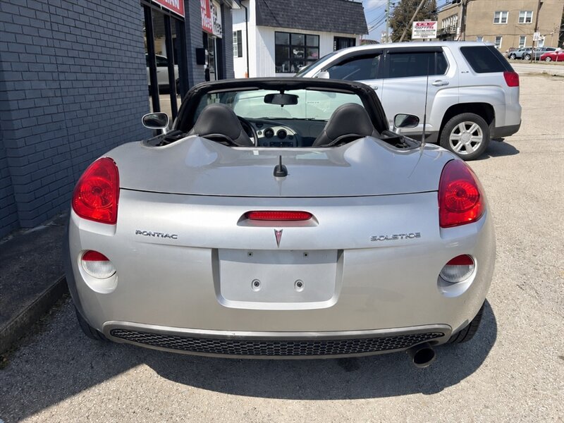 Used 2008 Pontiac Solstice Convertible w/ Premium Package RWD image 3
