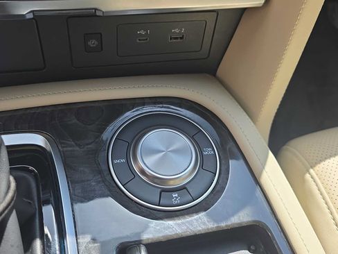Used 2023 INFINITI QX80 Sensory w/ All-Season Package RWD image 19