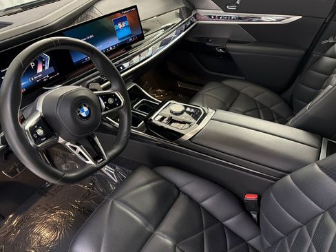 Used 2023 BMW 740i w/ Parking Assistance Package RWD image 4