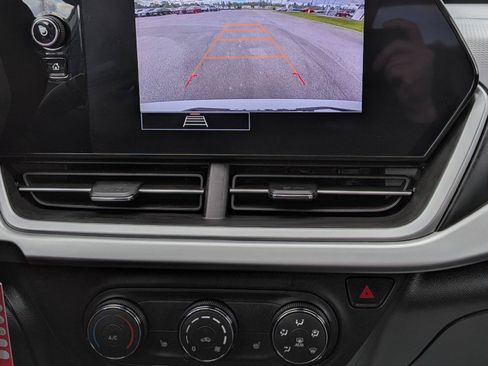 Used 2024 Chevrolet Trax LS w/ LS Convenience Package FWD image 16