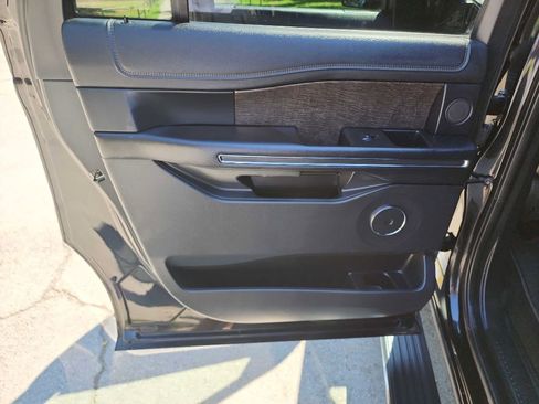 Used 2020 Ford Expedition Max Limited image 32