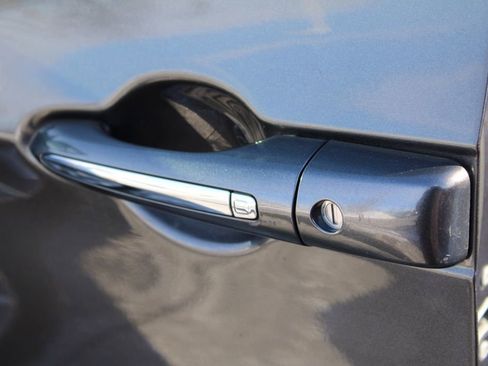 Used 2018 Chrysler Pacifica Touring-L Plus w/ Tire & Wheel Group image 13