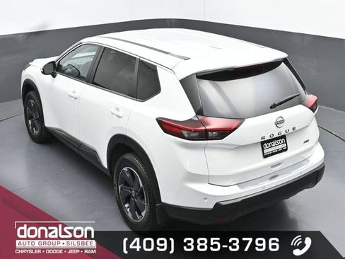 Used 2025 Nissan Rogue SV AWD/4WD image 18