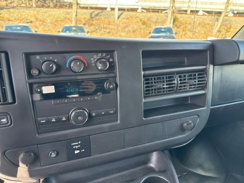 Used 2014 Chevrolet Express 3500 w/ Chrome Appearance Package image 16