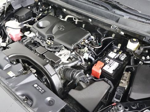 Used 2020 Toyota RAV4 XLE Premium image 11
