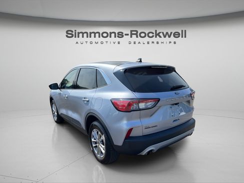 Used 2022 Ford Escape SE w/ Convenience Package AWD/4WD image 4