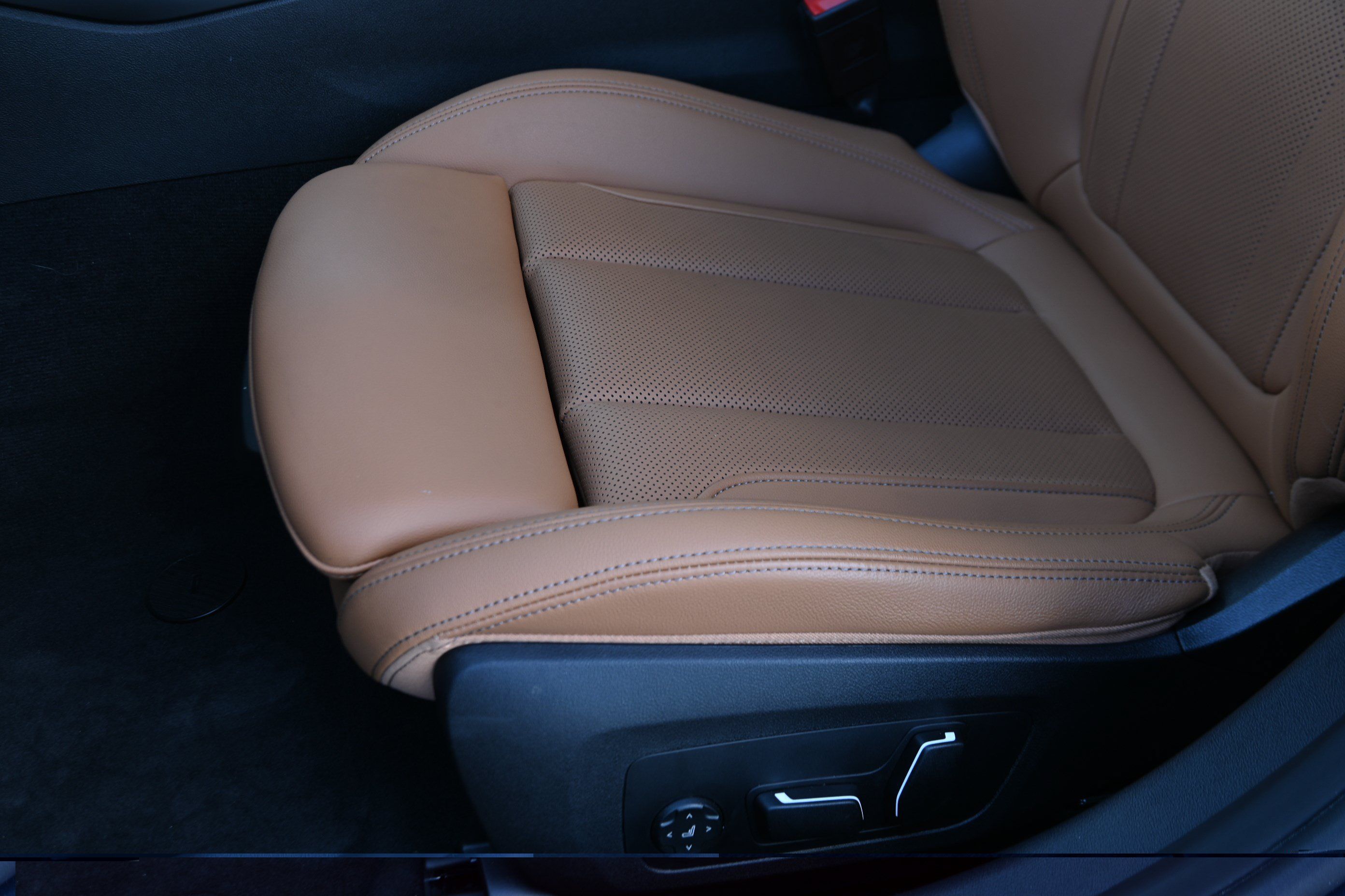 Certified 2025 BMW 330i Sedan RWD image 28